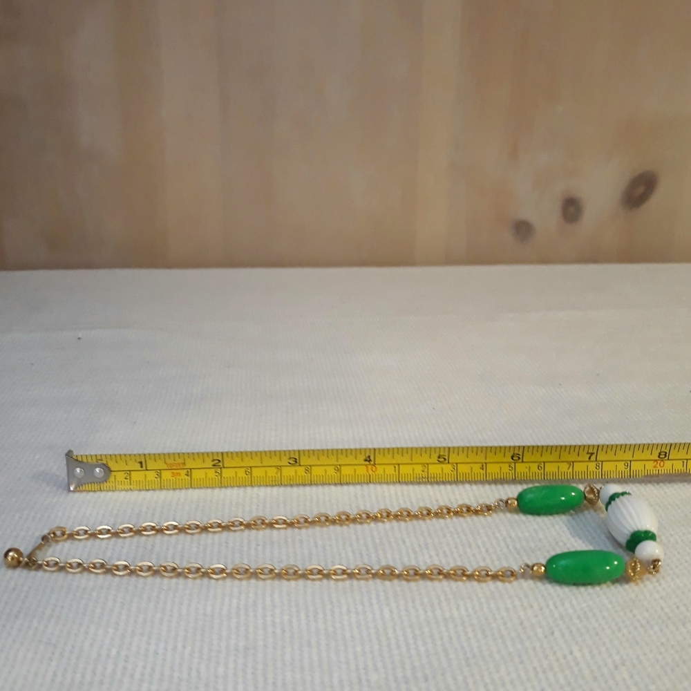 3/$15 Vintage green & white necklace - Picture 4 of 4
